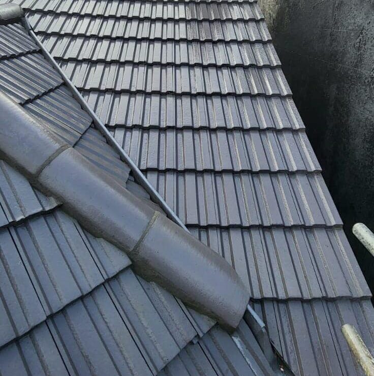 Completed tiled roof, close-up finish